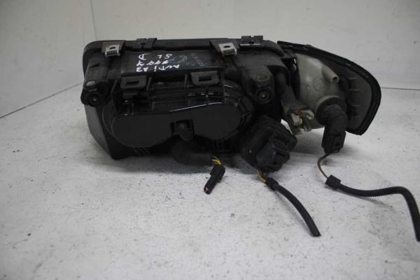 PHARE DROIT AUDI - Vue 2